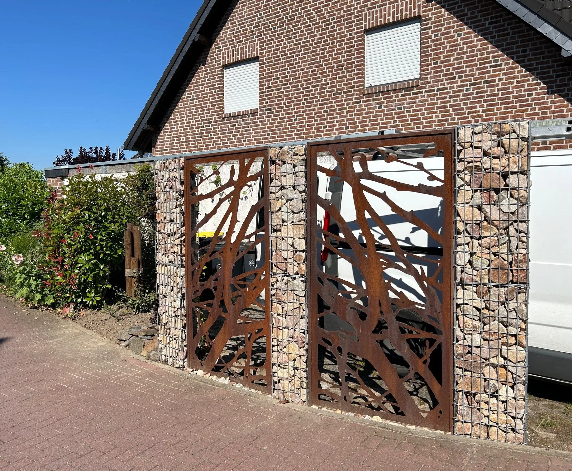 Zaungabione mit Cortenstahl